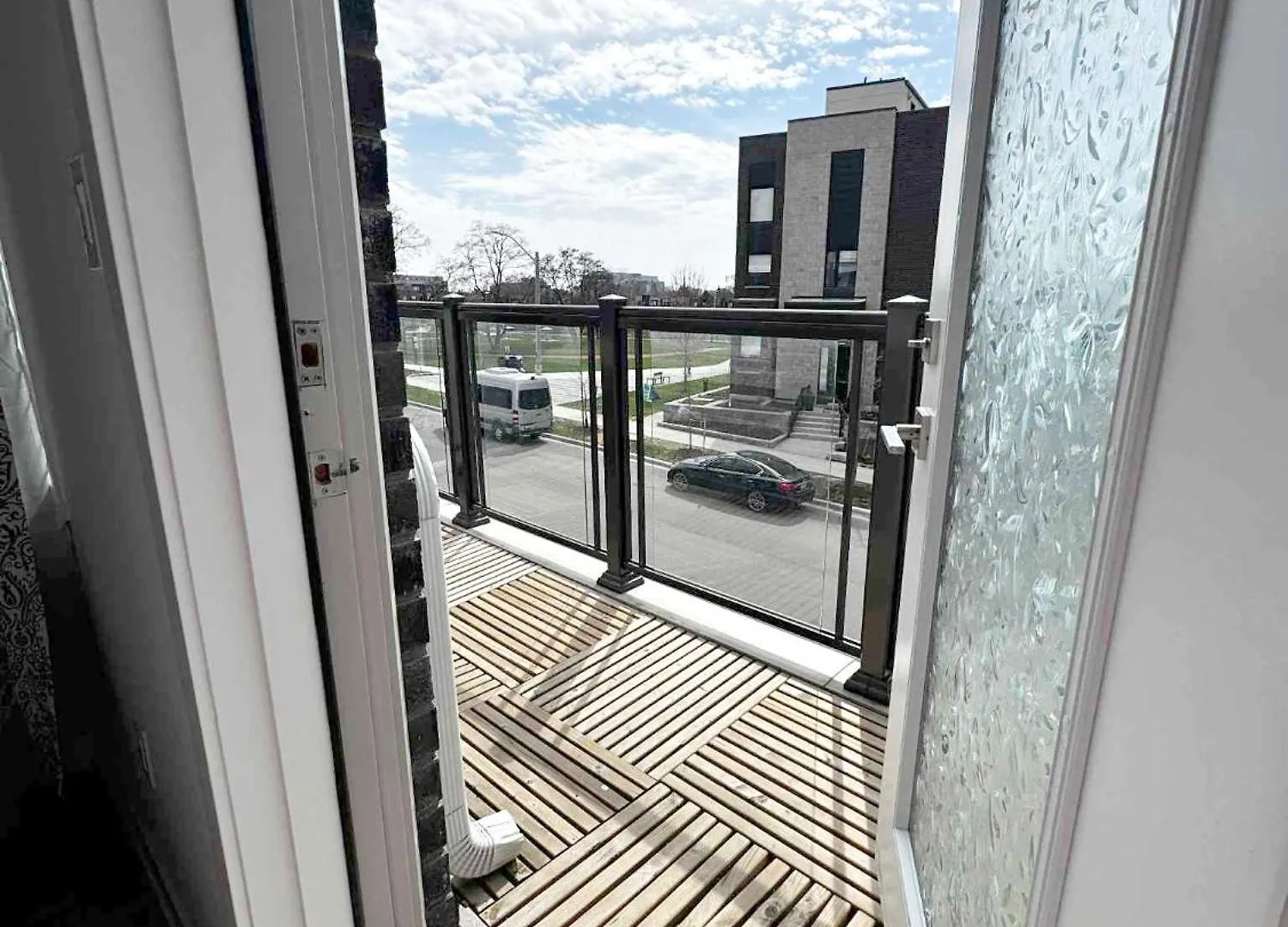 Accommodatie bij particulieren Modern Private Room Private Bathroom With King Bed With Tv And Optional Balcony 10 Minutes To Rogers Stadium Midtown Downtown Toronto